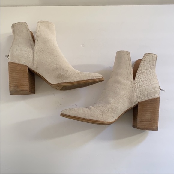STEVE MADDEN | ‘Darryn’ Bootie Stacked Heel Bone/ White. Size: 9M. - Picture 5 of 16